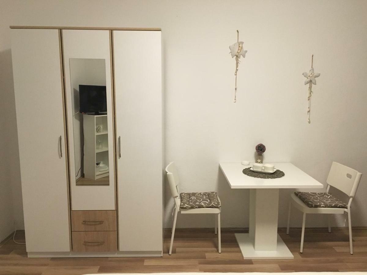 Apartment & Rooms Laura Brela Esterno foto