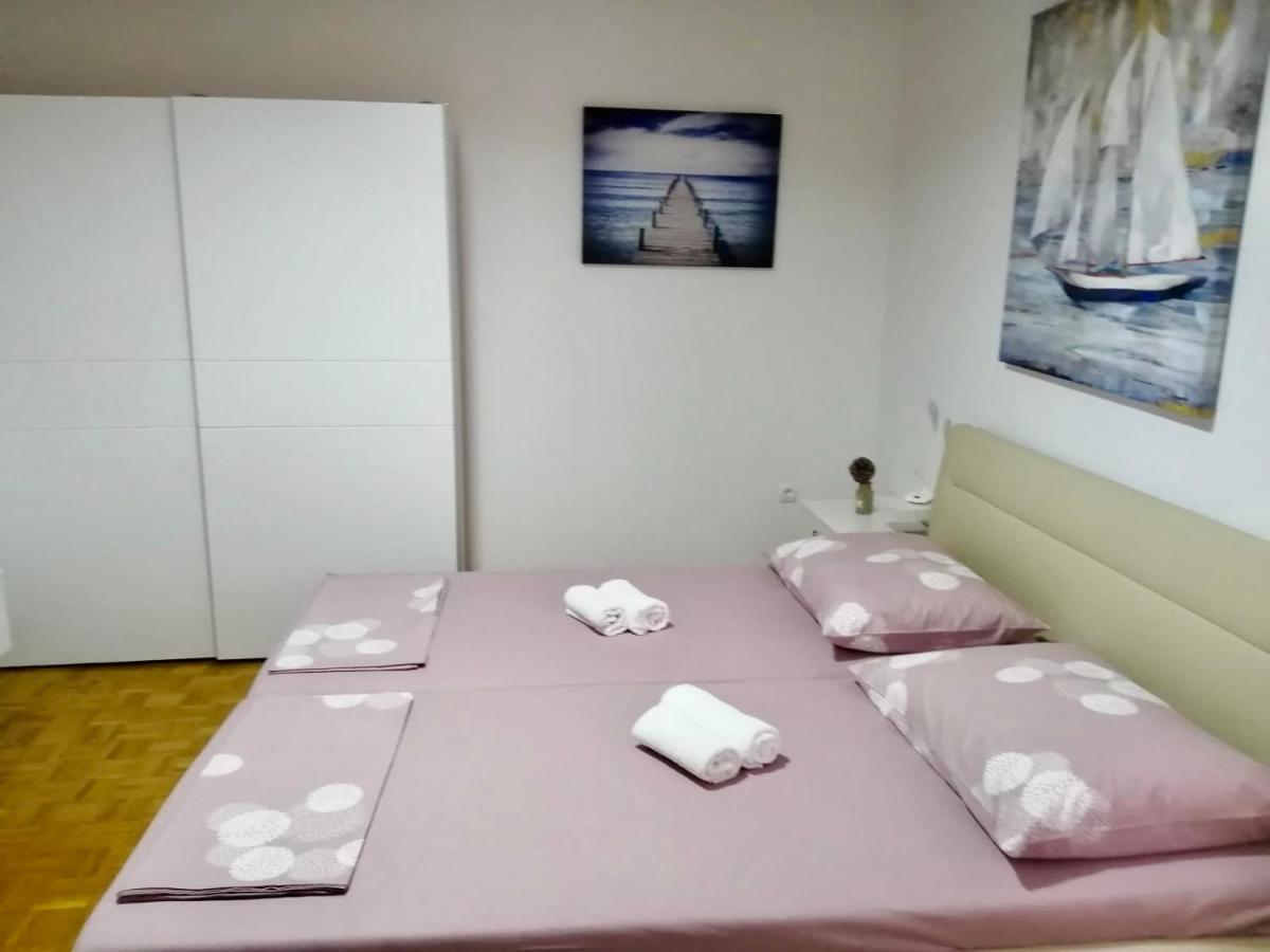 Apartment & Rooms Laura Brela Esterno foto