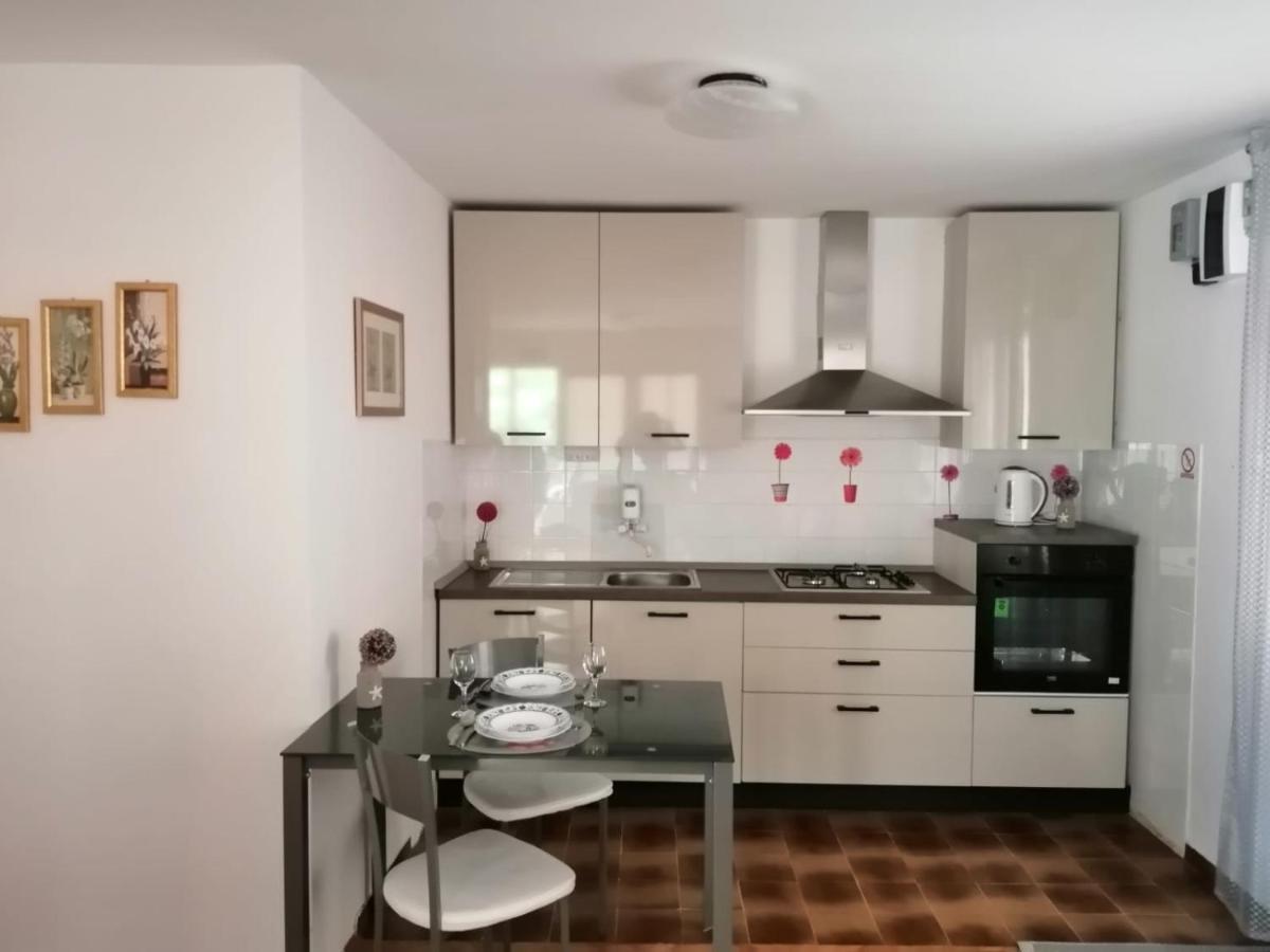 Apartment & Rooms Laura Brela Esterno foto