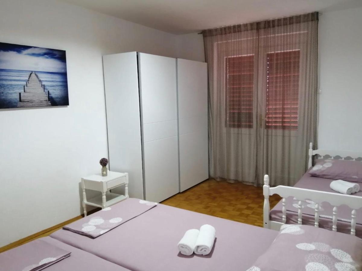Apartment & Rooms Laura Brela Esterno foto