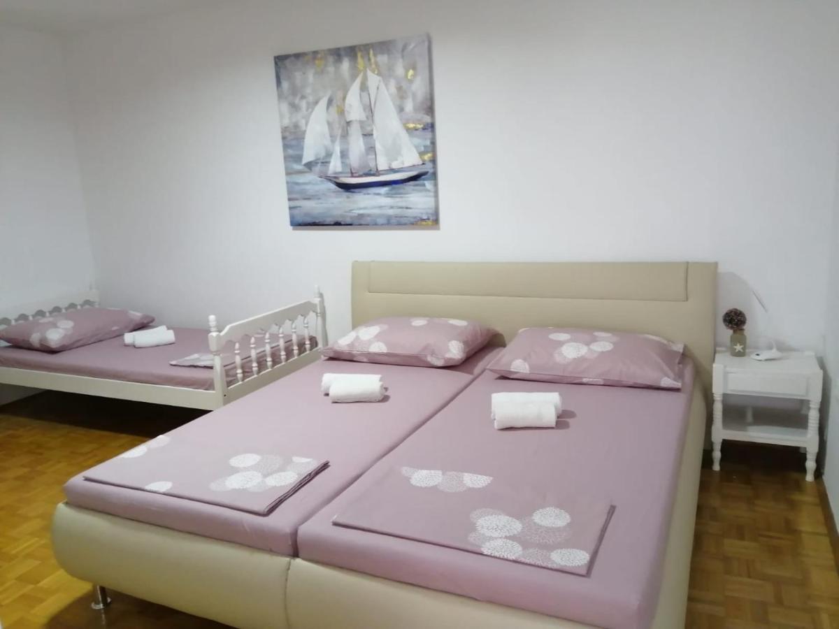 Apartment & Rooms Laura Brela Esterno foto
